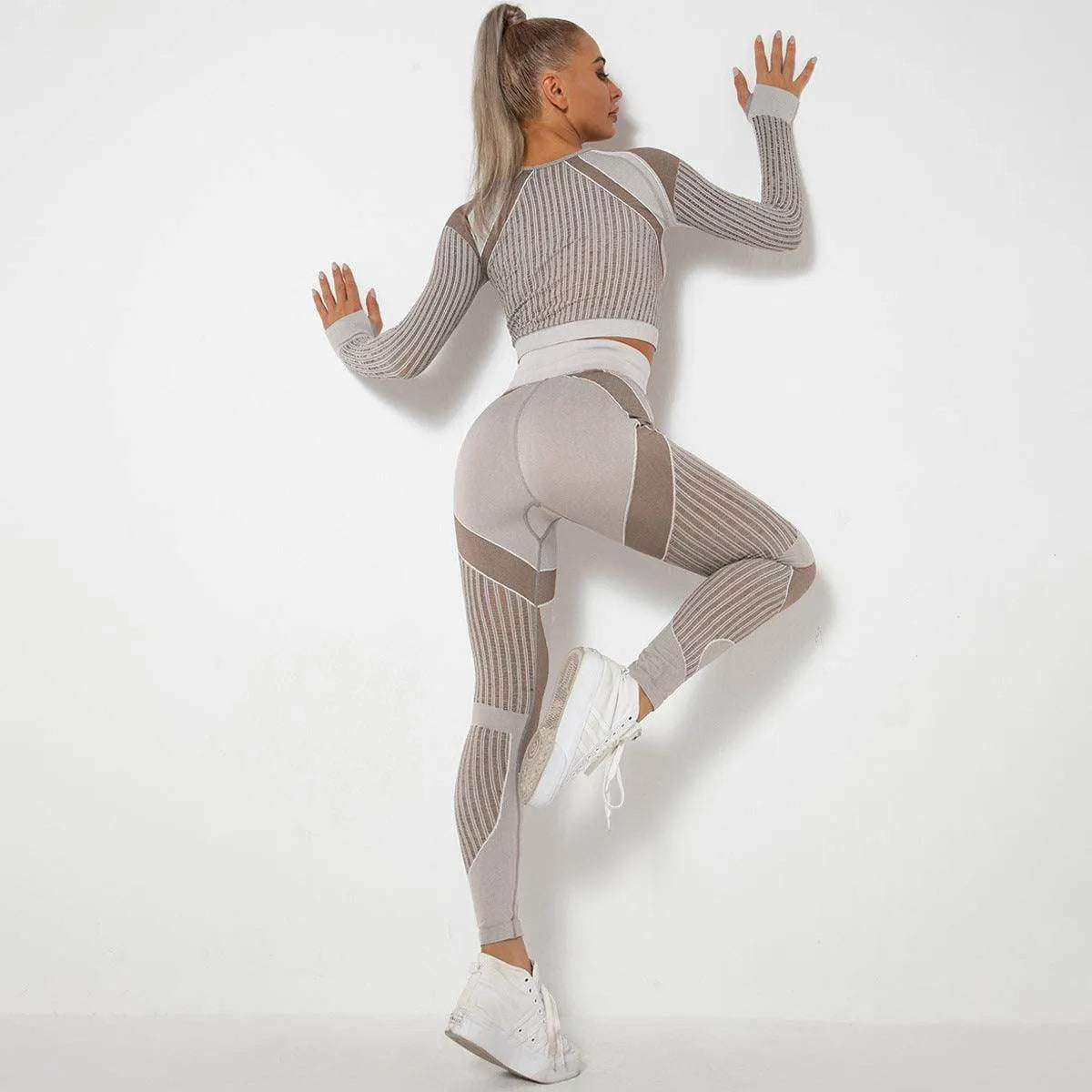 Seamless Knitted Absorbent Yoga Long-Sleeved Suit Yoga Wearsuit - Anam Online